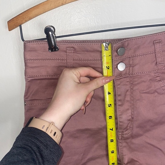 🎱Adorable high waisted pink shorts! - Picture 4 of 5
